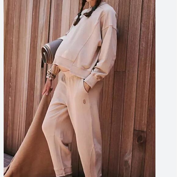 NEW FP Movement Hatch Maternity Set Sweatshirt Sweatpants Sand M Two Piece - Picture 2 of 11